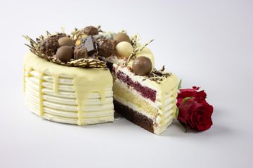 Chocolates Cake