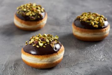 Chocolate & Pistachio Doughnut – Vegan