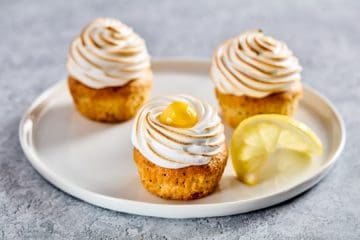 Lemon Meringue & Poppy Seed Cupcake